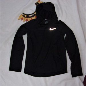 girls Nike hoodie athletic wear  black sweat shirt medium